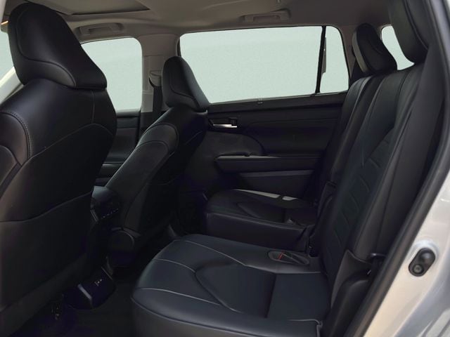 2023 Toyota Highlander XLE - Photo 11