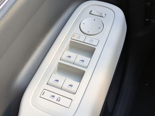 2026 Hyundai Santa Fe SE - Photo 18