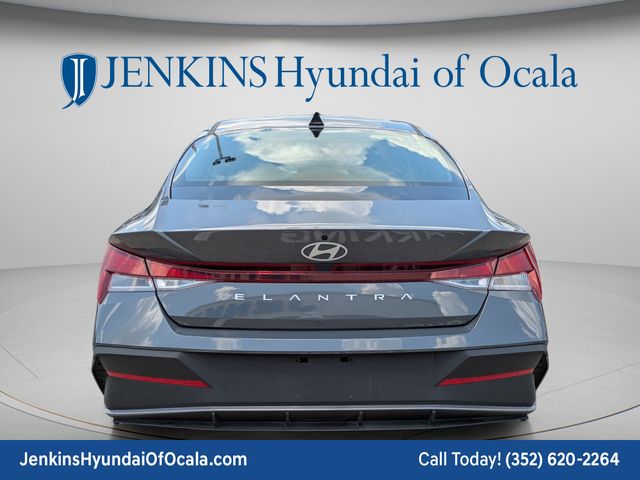 2025 Hyundai Elantra SE - Photo 4