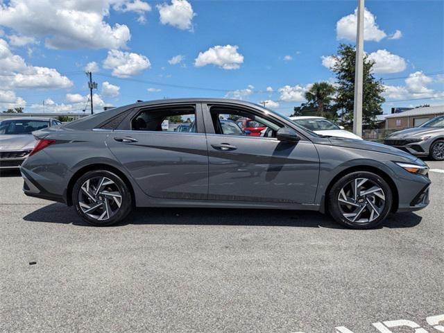2025 Hyundai Elantra Limited photo 2
