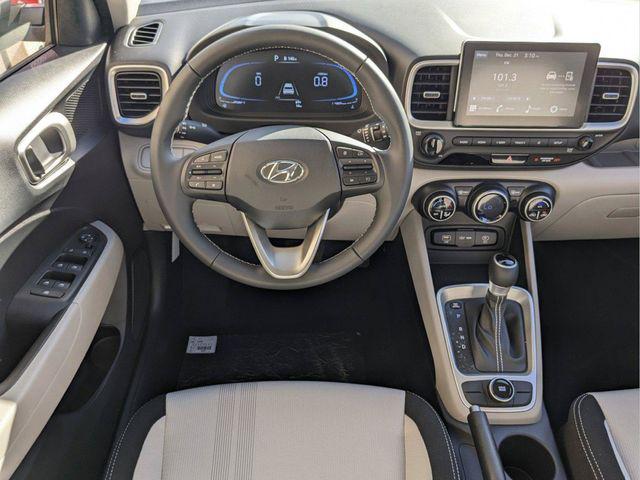 2025 Hyundai Venue SEL - Photo 13