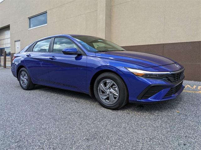 2025 Hyundai Elantra SE photo 2