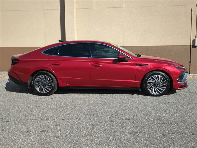 2025 Hyundai Sonata Hybrid Limited photo 2