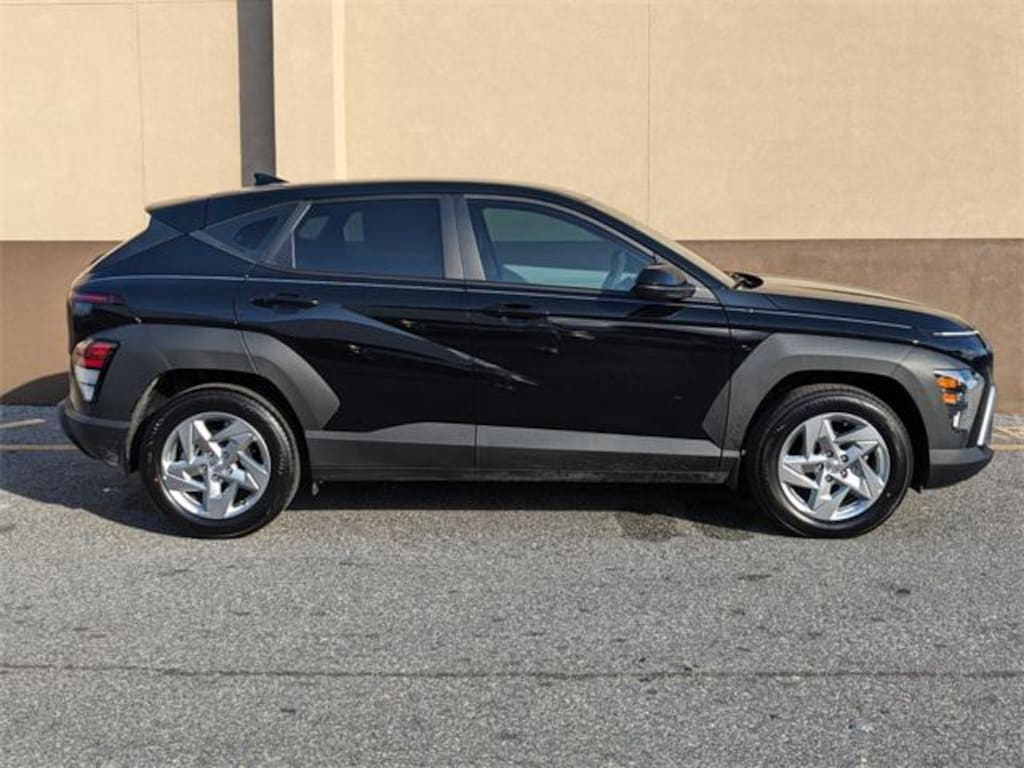 New 2025 Hyundai Kona SE FWD SUV