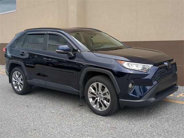 2020 Toyota RAV4 XLE Premium photo 2