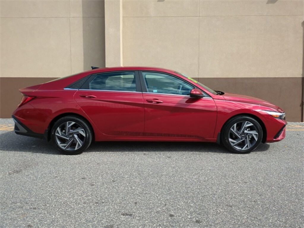 Certified 2025 Hyundai Elantra SEL Convenience Sedan