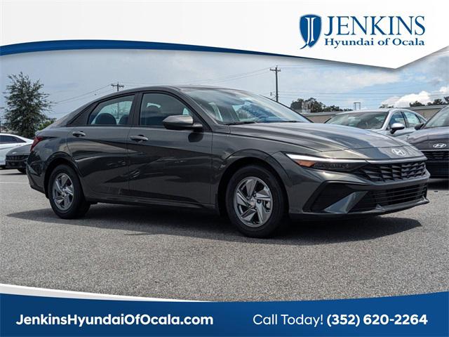 2026 Hyundai Elantra SE's photo