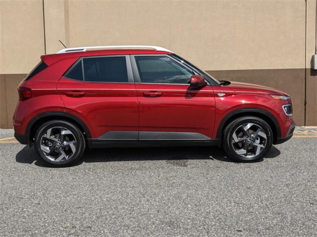 New 2025 Hyundai Venue Limited SUV