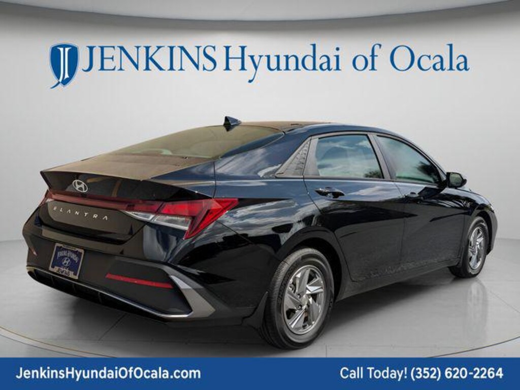 New 2026 Hyundai Elantra SE Sedan