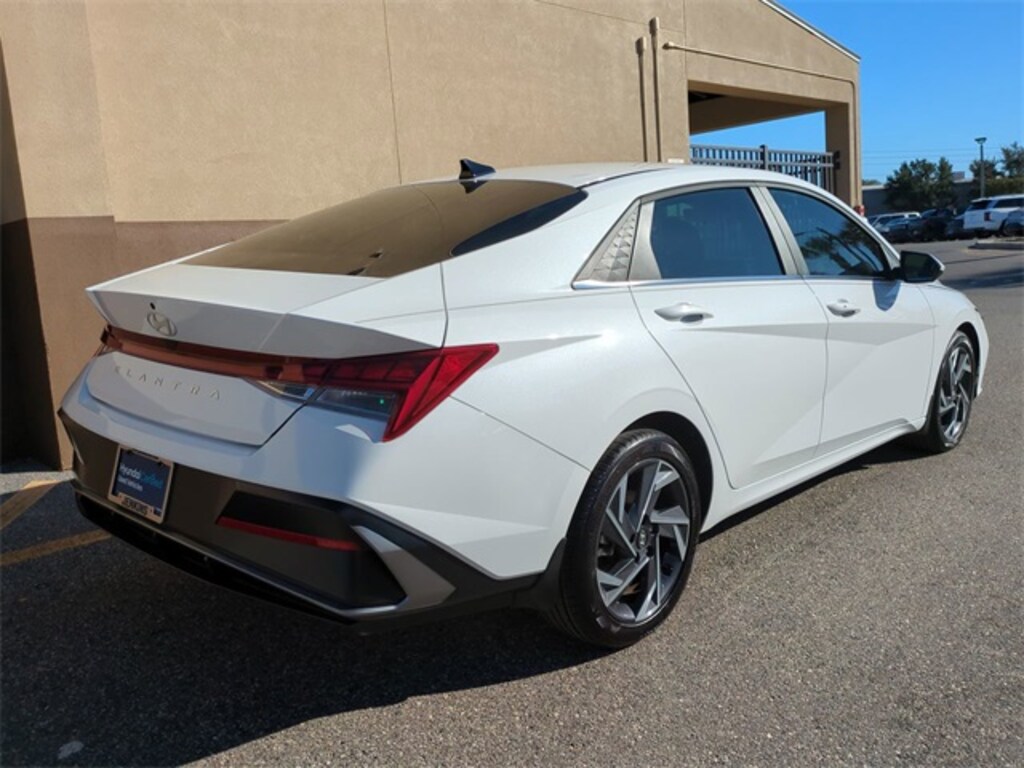 Certified 2025 Hyundai Elantra SEL Convenience Sedan