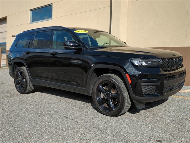 2024 Jeep Grand Cherokee Laredo Altitude photo 2