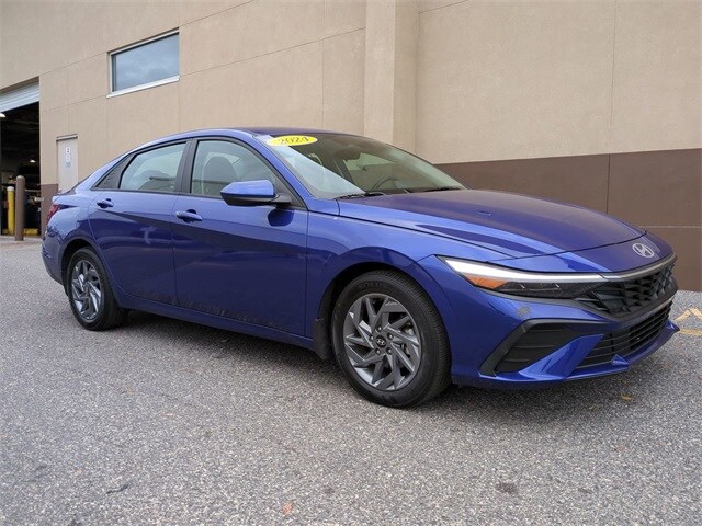 2024 Hyundai Elantra SEL photo 2