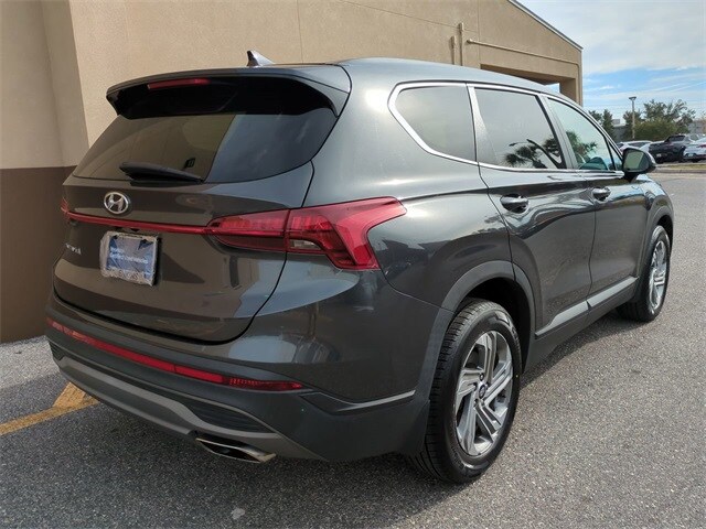 2022 Hyundai Santa Fe SE photo 2