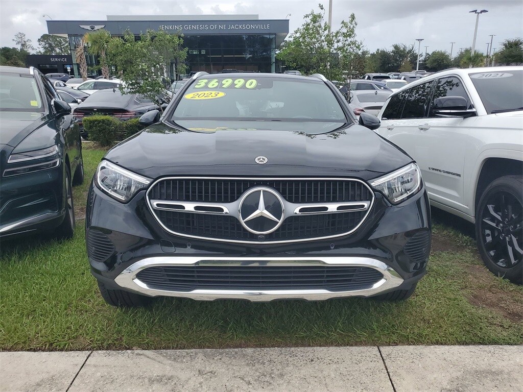2023 Mercedes Benz GLC 300 4MATIC photo 2