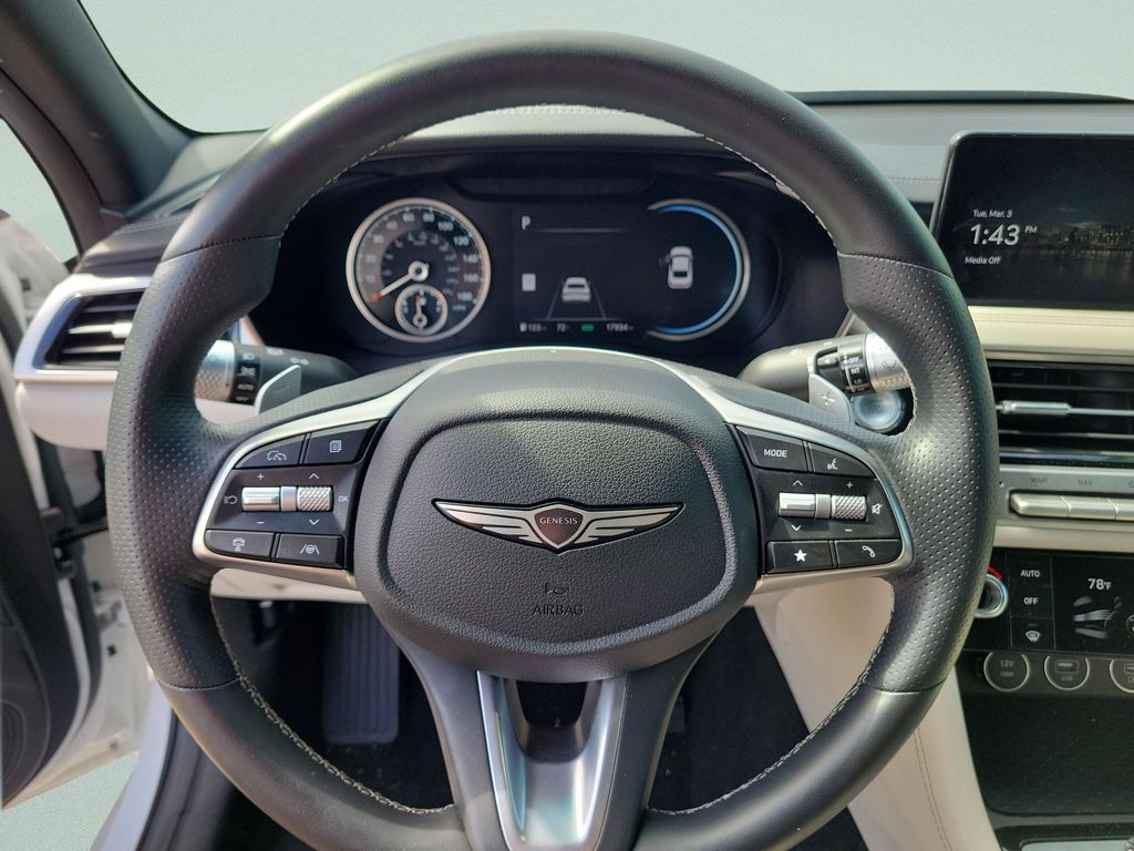 2025 GENESIS G70 Standard - Photo 14