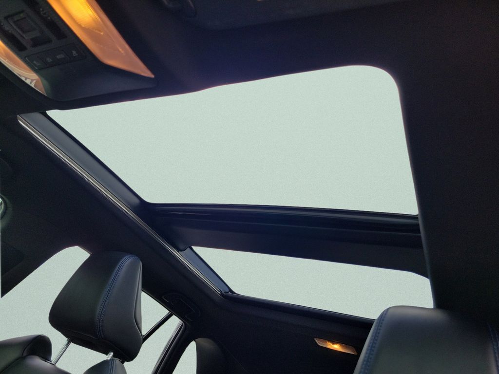 2020 Toyota RAV4 XSE - Photo 33