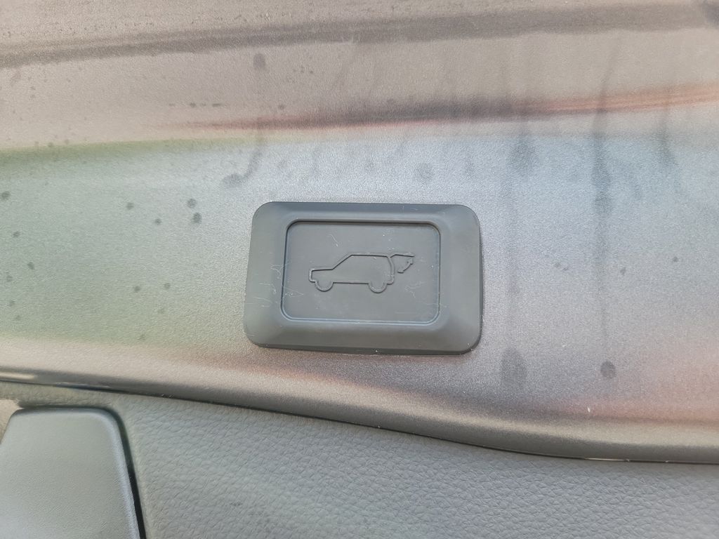 2020 Toyota RAV4 XSE - Photo 8