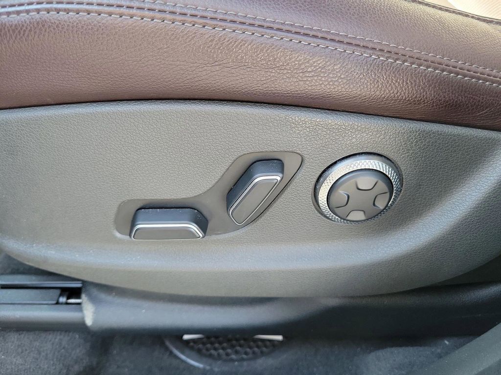 2024 GENESIS GV70 Standard - Photo 19