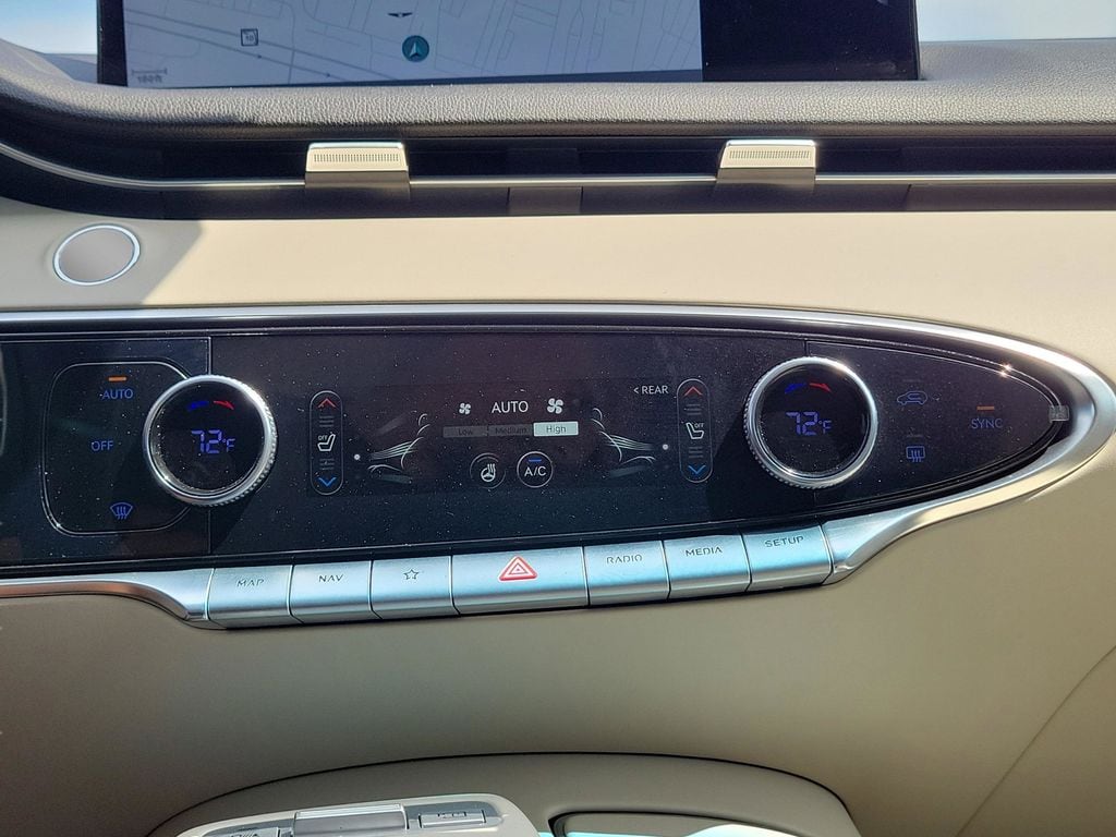 2023 GENESIS GV70 Standard - Photo 18