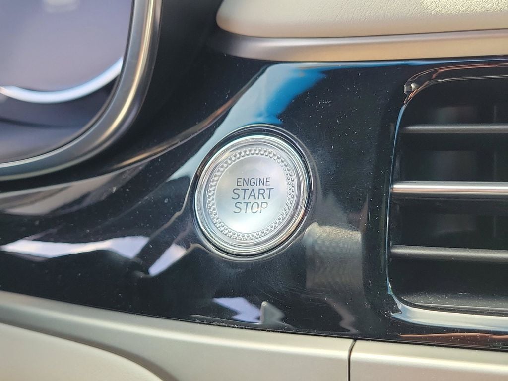 2025 GENESIS G70 Standard - Photo 20