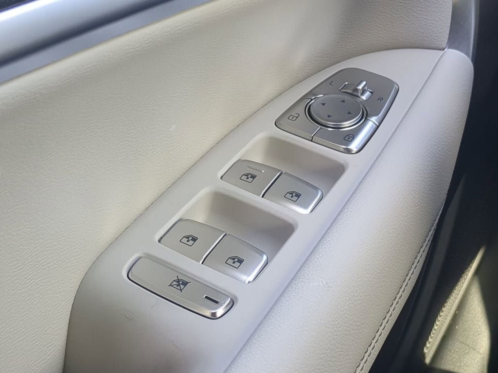 2025 GENESIS G70 Standard - Photo 30
