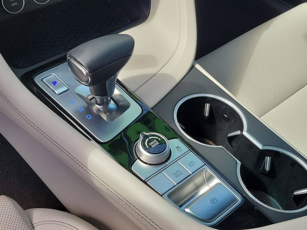 2025 GENESIS G70 Standard - Photo 17