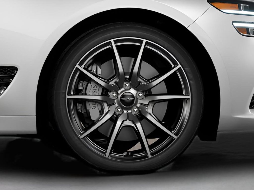 2026 GENESIS G70 Standard - Photo 16
