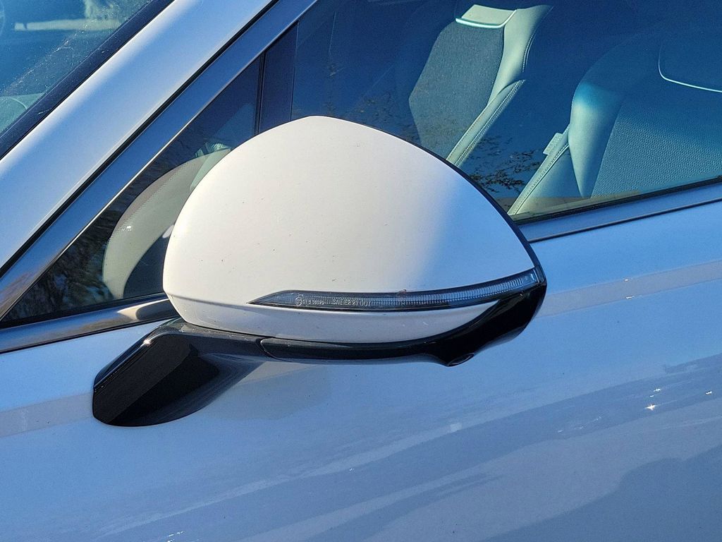 2025 GENESIS GV70 Standard - Photo 17
