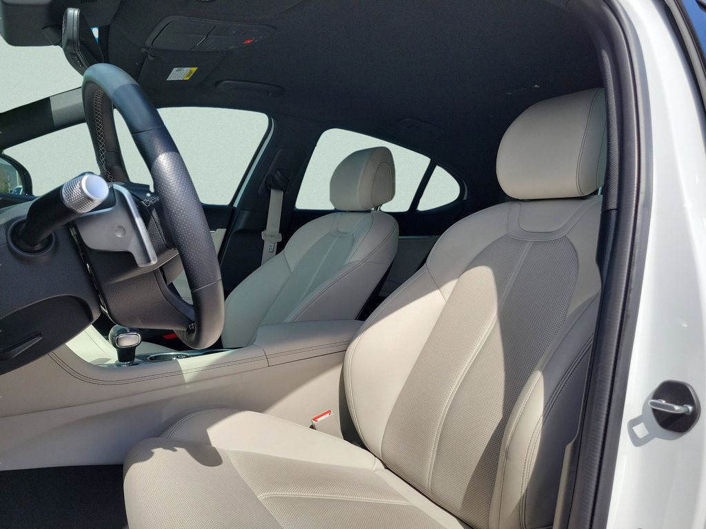 2025 GENESIS G70 Standard - Photo 29