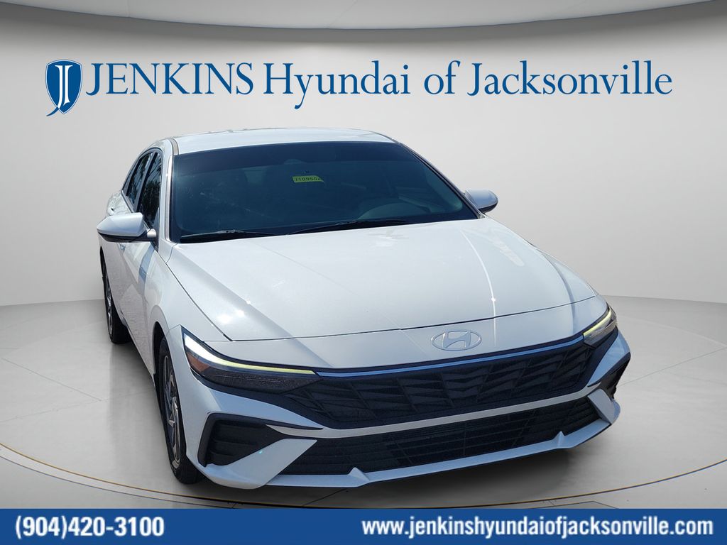 2024 Hyundai Elantra SEL - Photo 16