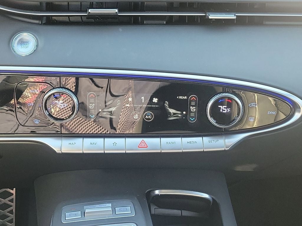 2025 GENESIS GV70 Standard - Photo 31