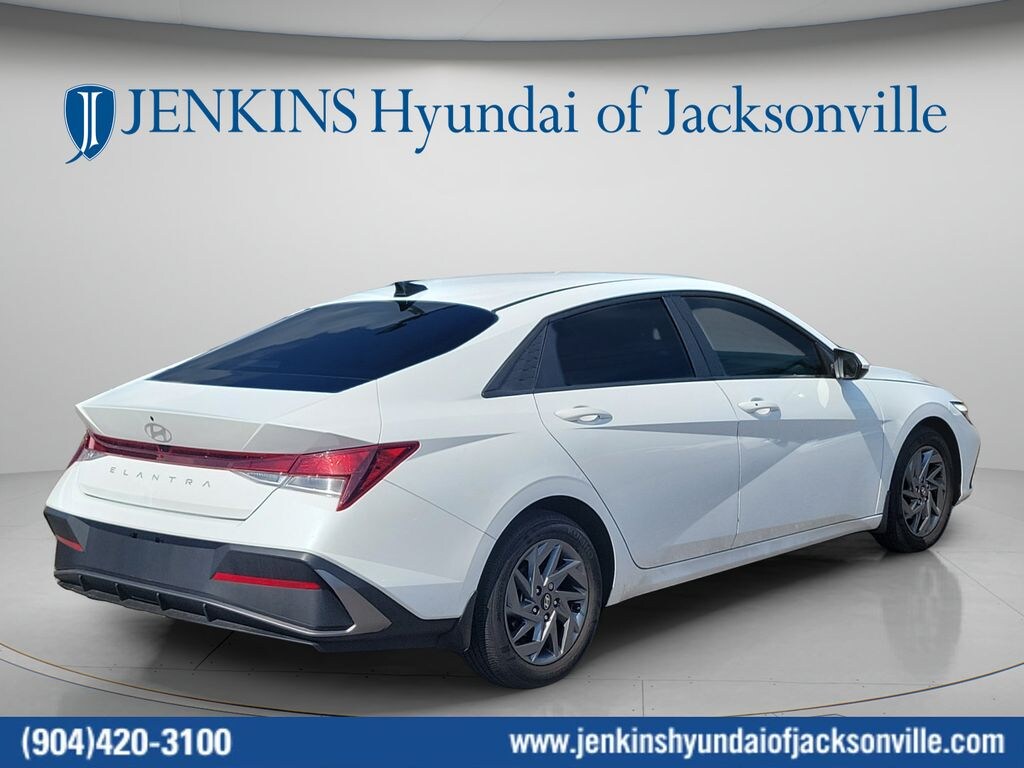 Used 2024 Hyundai Elantra Sedan