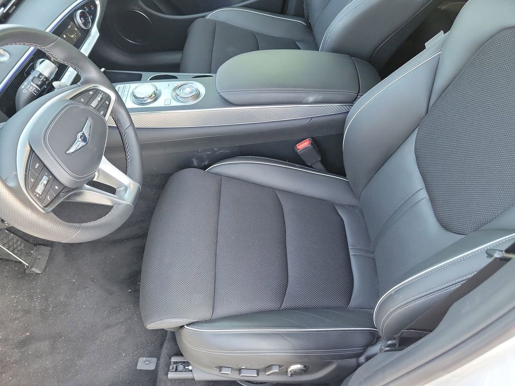 2025 GENESIS GV70 Standard - Photo 24