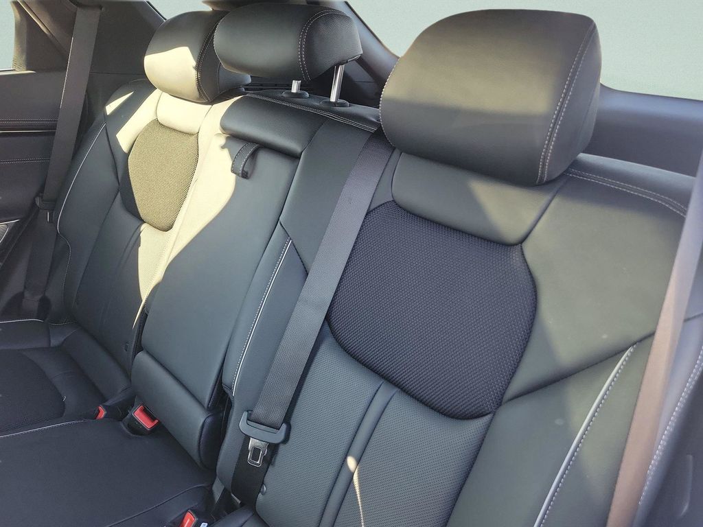 2025 GENESIS GV70 Standard - Photo 18