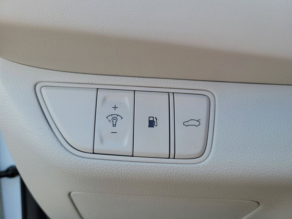 2025 GENESIS G70 Standard - Photo 26