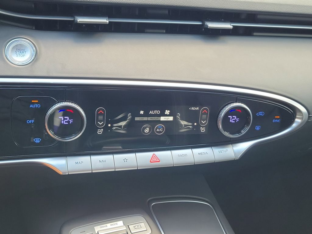 2025 GENESIS GV70 Standard - Photo 33