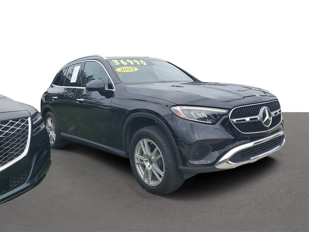 2023 Mercedes Benz GLC 300 4MATIC photo 2