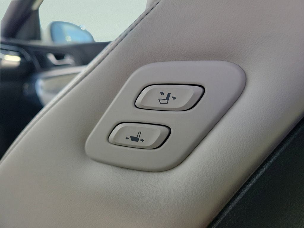 2025 GENESIS G70 Sport Advanced - Photo 10