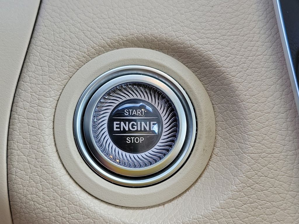 2021 Mercedes-Benz GLC GLC300 - Photo 37