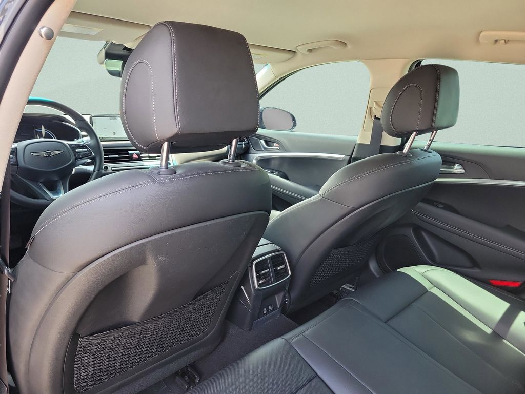 2026 GENESIS G70 Standard - Photo 18