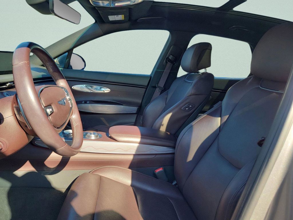 2024 GENESIS GV70 Standard - Photo 12