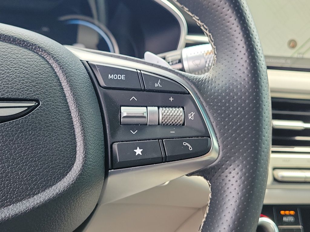 2025 GENESIS G70 Standard - Photo 19
