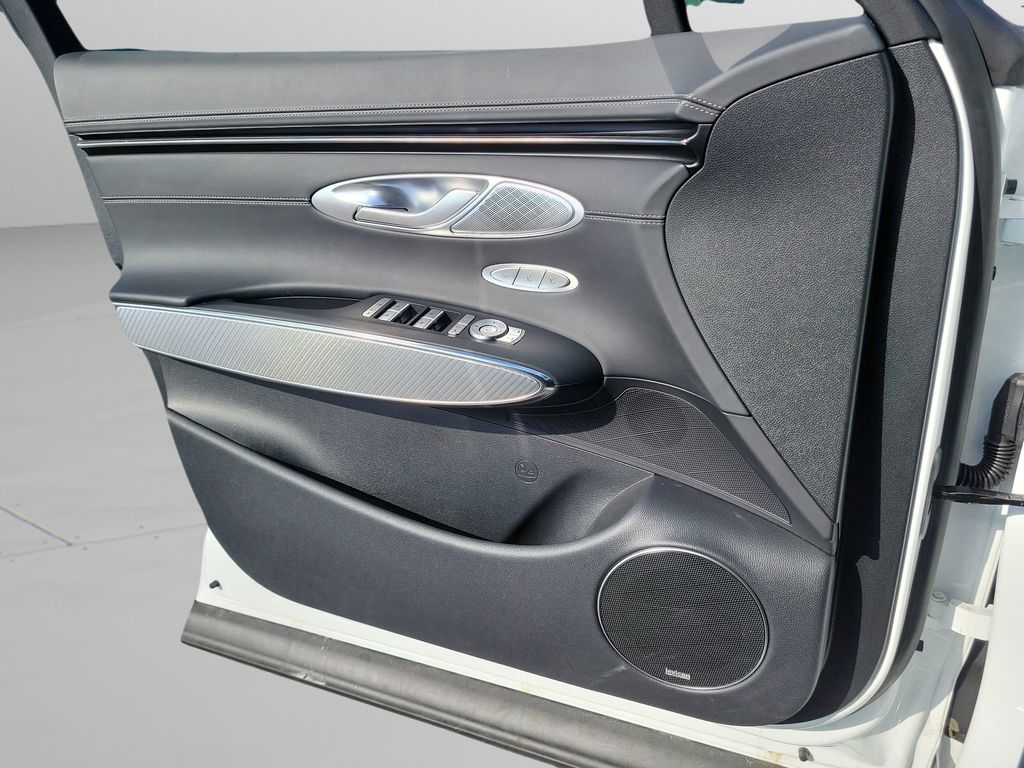 2025 GENESIS GV70 Standard - Photo 21