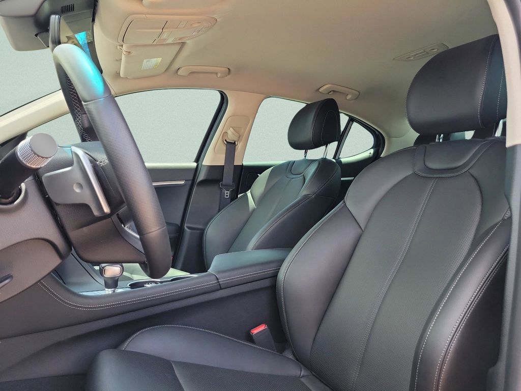 2026 GENESIS G70 Standard - Photo 32