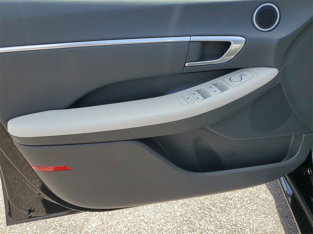 2023 Hyundai Sonata SEL photo 3