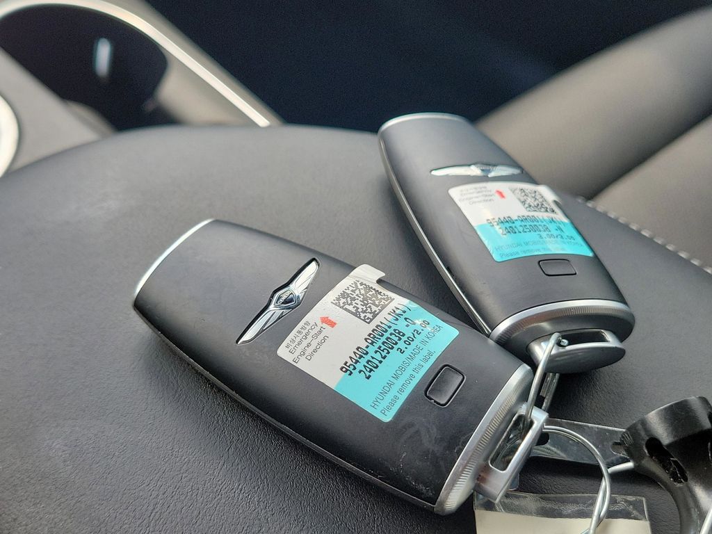 2025 GENESIS GV70 Standard - Photo 36