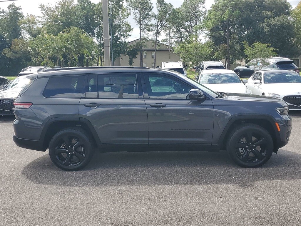 2022 Jeep Grand Cherokee Altitude photo 2