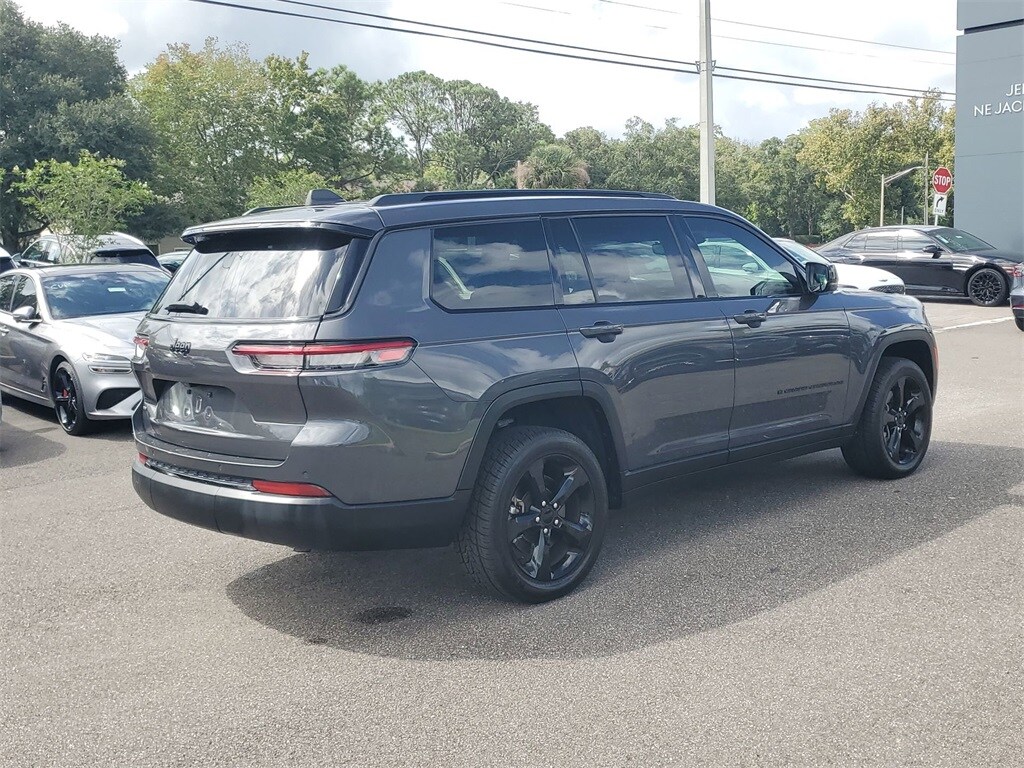 2022 Jeep Grand Cherokee Altitude photo 4