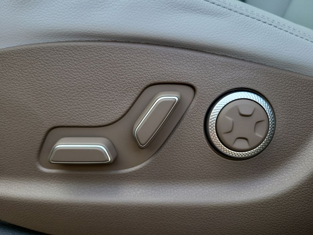 2026 GENESIS GV70 Advanced - Photo 18
