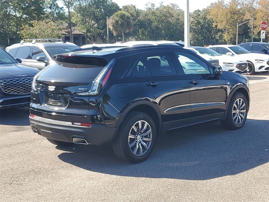 2023 Cadillac XT4 Sport photo 2